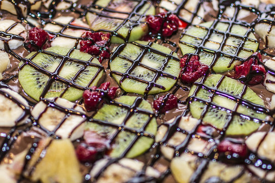 Pizza whit fruit and chocolate 