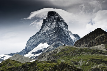 Vue sur la montagne du Cervin/Temps dramatique sur le Cervin, célèbre montagne des Alpes suisses