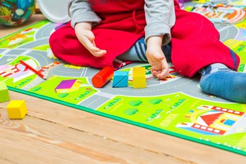 Obraz premium Small boy playing with wooden blocks