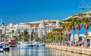 Promenade in the Marina of Alicante, Spain - obrazy, fototapety, plakaty