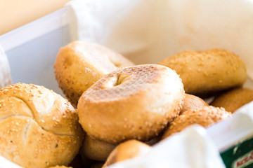 Semmel aus Korb vom Catering