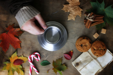 hands holding a mug of hot coffee on a table