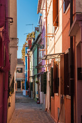 Fototapeta na wymiar colorful painted houses in Burano