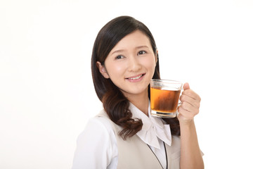 紅茶を飲む女性