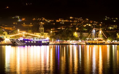 Fototapeta na wymiar Ships in the port of Makarska at night, popular Croatian resort