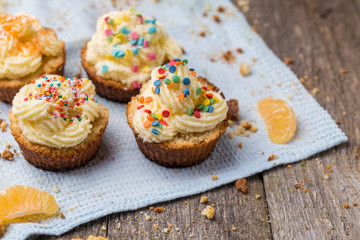 Cupcakes with white frosting and sprinkles