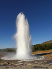 Eruption des Geysirs Strokkur in Island