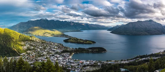 Zelfklevend Fotobehang Panoramamening van Queenstown, Nieuw Zeeland © cloud9works