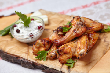 chicken wings with sauce