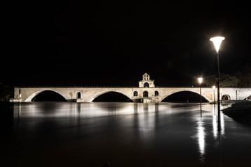 pont d'avignon la nuit