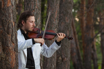 Professional violinist playing the violin