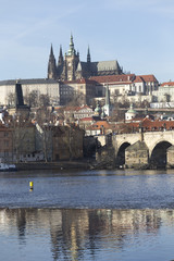Obraz premium Autumn Lesser Town of Prague with gothic Castle and Charles Bridge, Czech Republic
