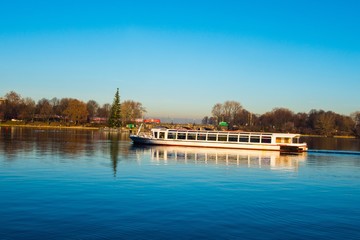Obraz premium Schiff auf Binnenalster