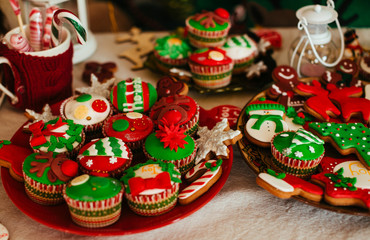 Fototapeta na wymiar The Christmas cakes stand on the table