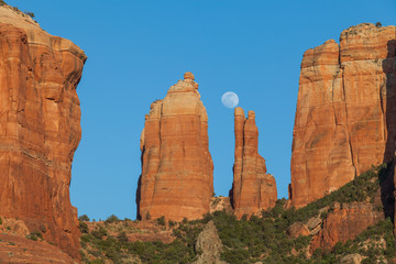 Fototapeta na wymiar Moonrise Over Cathedral rock Sedona Arizona