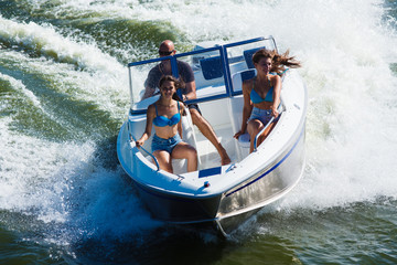  Girls ride on the boat to drift