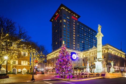 Christmas tree and buildings at Penn Square at night, in Lancast