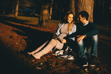 Fototapeta na wymiar Loving couple in park