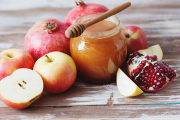 Pomegranate, honey and apple