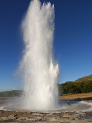 Eruption des Geysirs Strokkur in Island