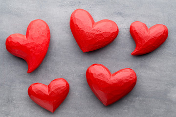 Obraz premium Red heart on the gray background.