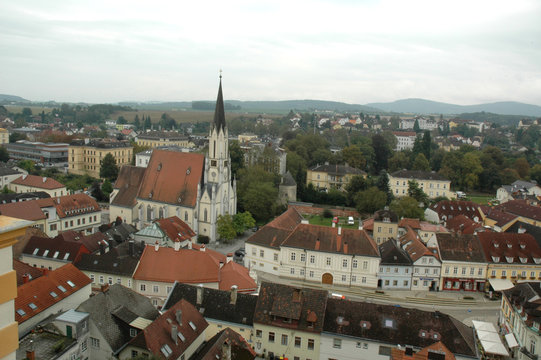 Melk, Autriche, la ville et son église vues depuis l'abbaye
