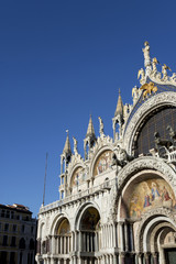 Fototapeta na wymiar Saint Mark Basilica in Venice with blue sky