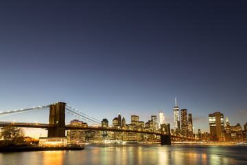 Naklejka premium New York skyline with Brooklyn Bridge
