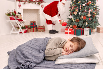 Obraz na płótnie Canvas Santa Claus leaves a presents while child sleeps