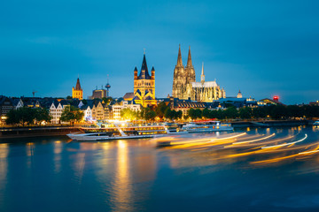 Fototapeta premium Great St. Martin Church And Dom In Cologne At Evening With Reflection In River Rhine