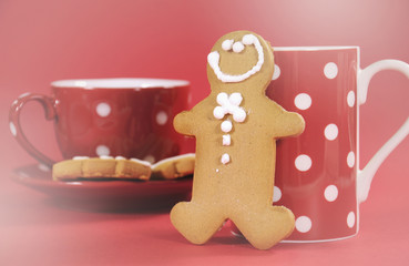 Obraz na płótnie Canvas Gingerbread man with red polka dot coffee mug