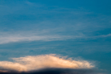 Obraz premium colorful dramatic sky with cloud at sunset