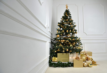 Decorated gold Christmas tree with golder patchwork ornament art