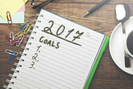2017 goals write on notebook
