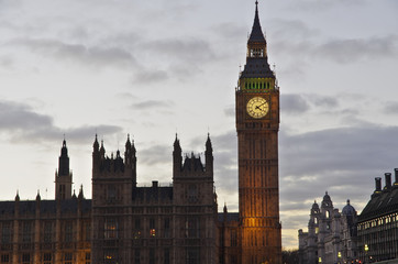 Fototapeta na wymiar Big Ben and Westminster from the riverside