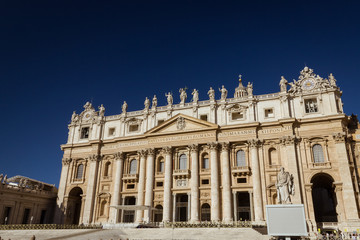 Fototapeta na wymiar St. Peter's Basilica facade