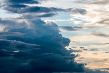 Obraz premium colorful dramatic sky with cloud at sunset