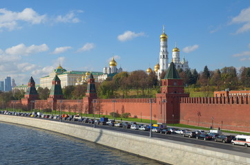Obraz premium Moscow, Russia - October 24, 2016: Autumn view on the Kremlin and the Kremlin embankment