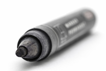 Thick black felt-tip pen