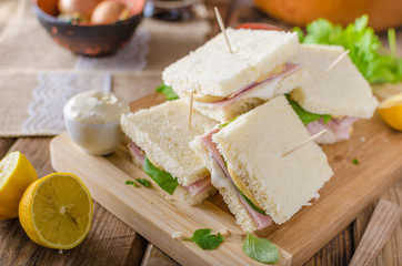 Bio sandwich with mayo, cheese and ham