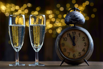 2 Gl&auml;ser Champagner mit Wecker - Jahreswechsel