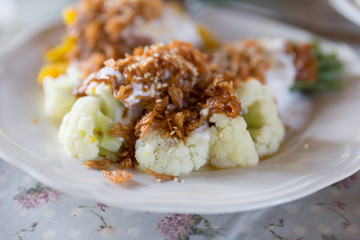 cauliflower topping with coconut milk and fried shallot