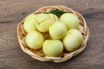 Nectarines in the bowl