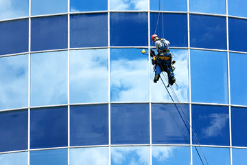 repair windows of high-rise buildings