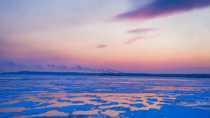Fototapeta na wymiar beautiful winter landscape on the Volga River