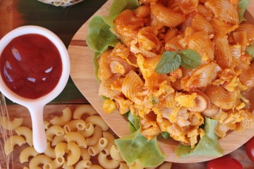 Fried macaroni with sausage and tomato sauce.