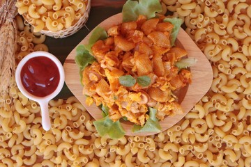 Fried macaroni with sausage and tomato sauce.