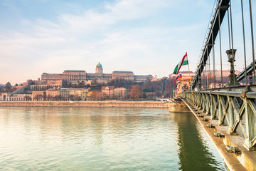 Fototapeta premium royal palace views from chain bridge, budapest
