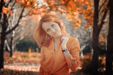 girl in the autumn Park