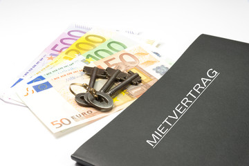 Ein Mietvertrag, Geld und Schlüsseln